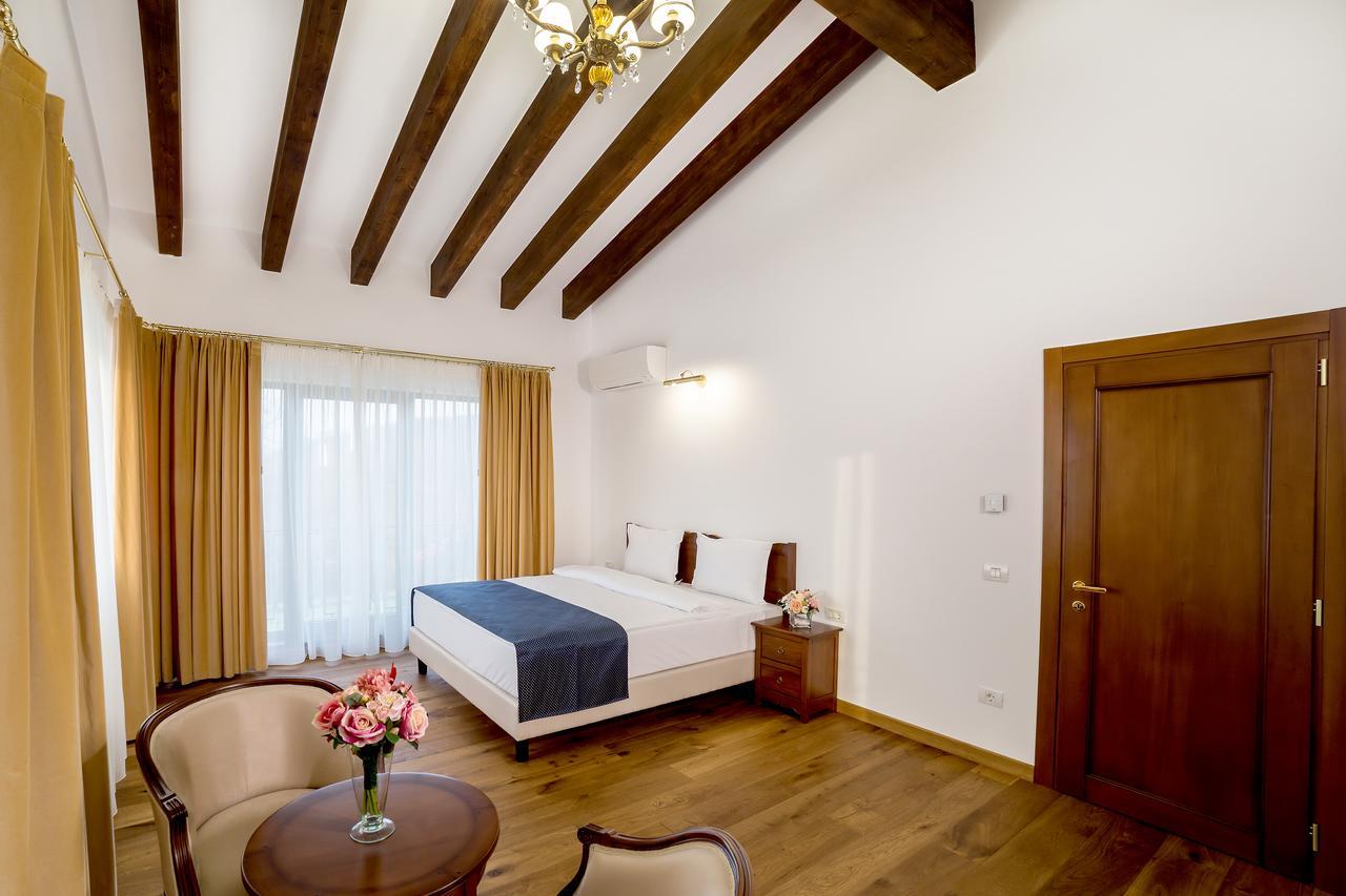 Theodora Golf Club Hotel Алба Юлия Екстериор снимка