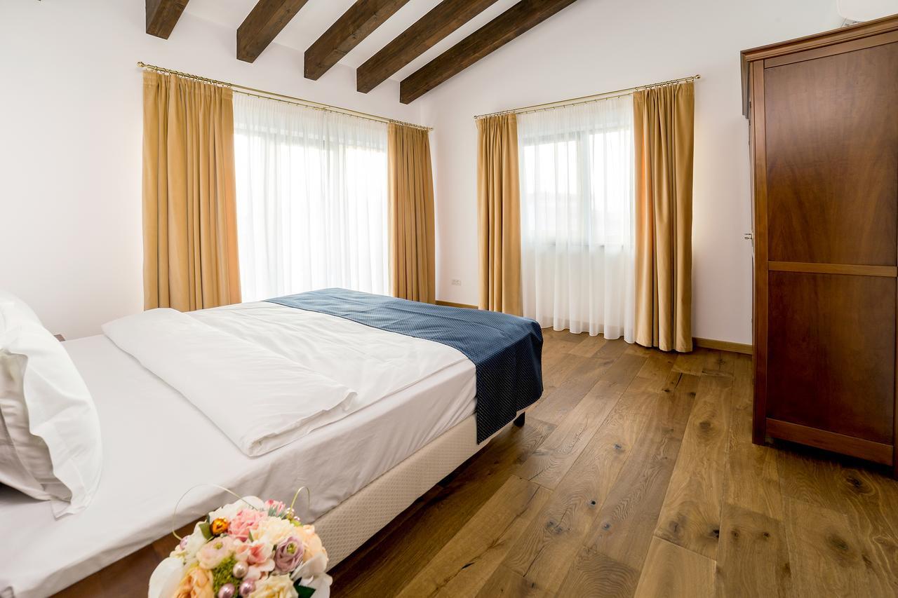 Theodora Golf Club Hotel Алба Юлия Екстериор снимка