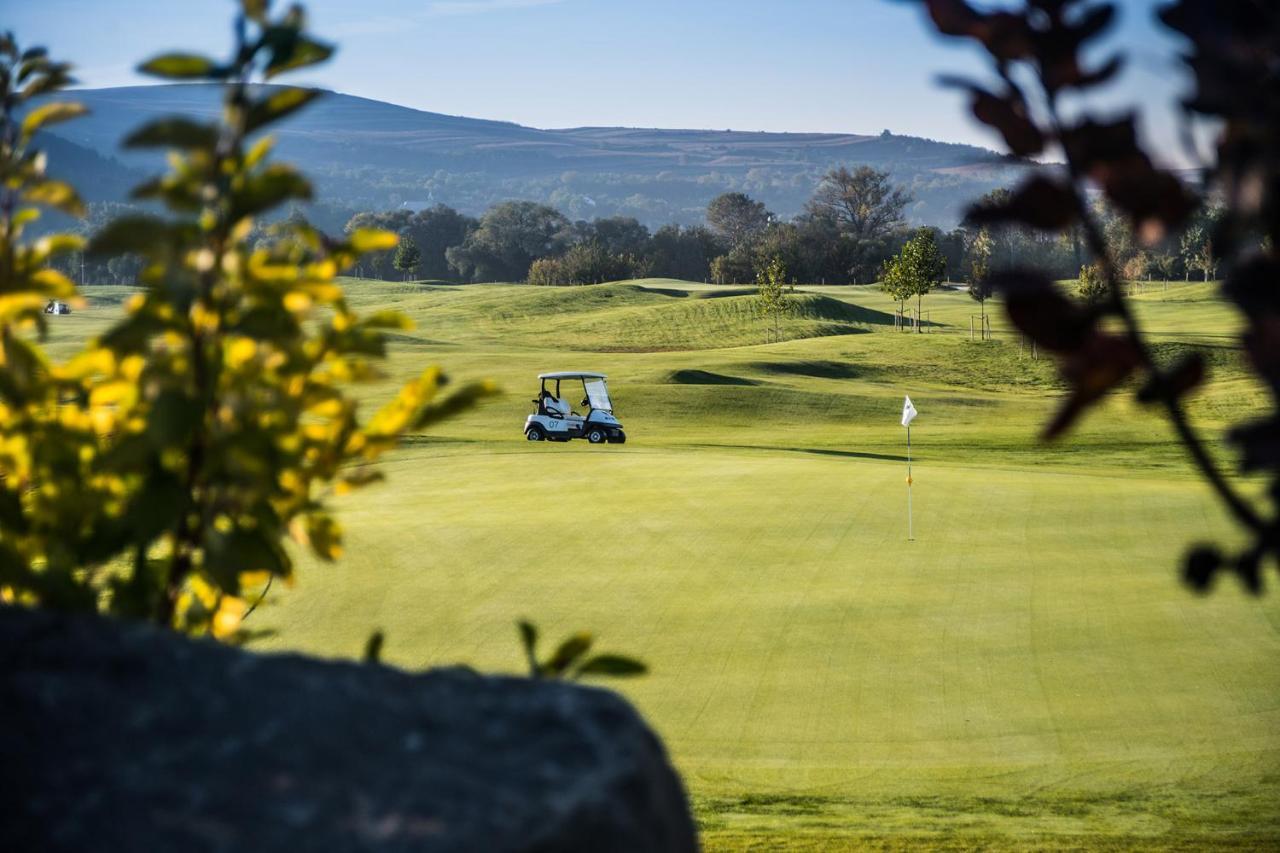Theodora Golf Club Hotel Алба Юлия Екстериор снимка