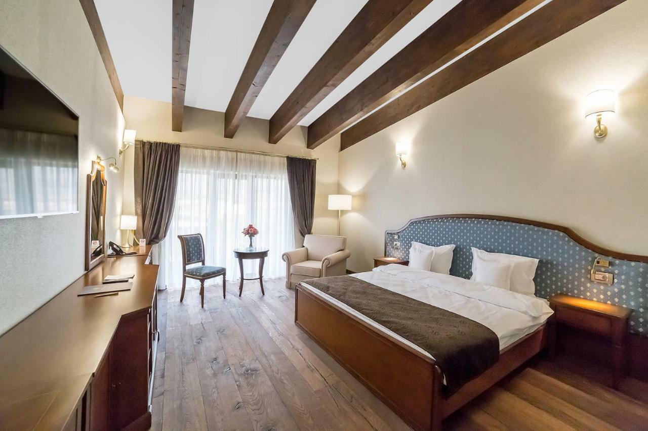 Theodora Golf Club Hotel Алба Юлия Екстериор снимка
